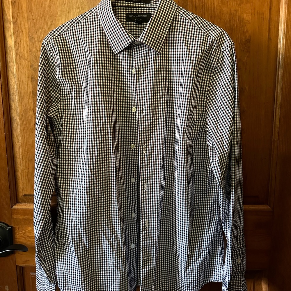 Banana Republic men’s shirt, no iron, non tuck, medium